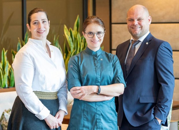 Das Team im Restaurant Überfahrt wächst: Marie Christin Baunach, Cornelia Fischer und Johannes Gahberger (v.l.n.r.) - Foto: Althoff Hotels