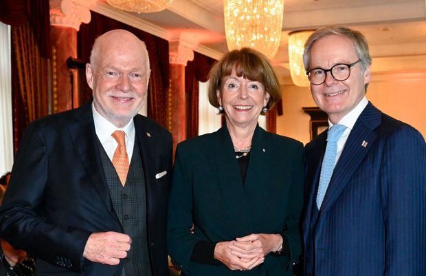 Die Kölner Oberbürgermeisterin Henriette Reker mit Thomas H. Althoff und Frank Marrenbach - © Katrin Hauter