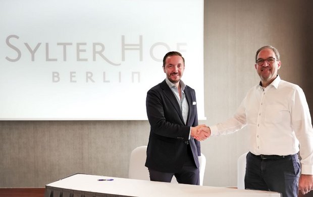 Die THS Hotelbetriebsgesellschaft übernimmt den Sylter Hof in Berlin - Aytaç Hüseyin Aygün und Markus Bähr © THS Hotelbetriebsgesellschaft