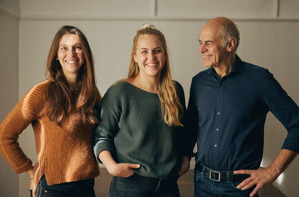 Volker Raumland und seine Töchter Marie-Luise (links) und Katharina - Fotos: Copyright Peter Bender | Sekthaus Raumland